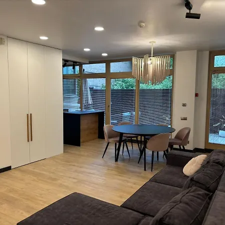 Stylish City-centre Retreat I Large Terrace Appartement