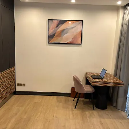 Stylish City-centre Retreat I Large Terrace Appartement